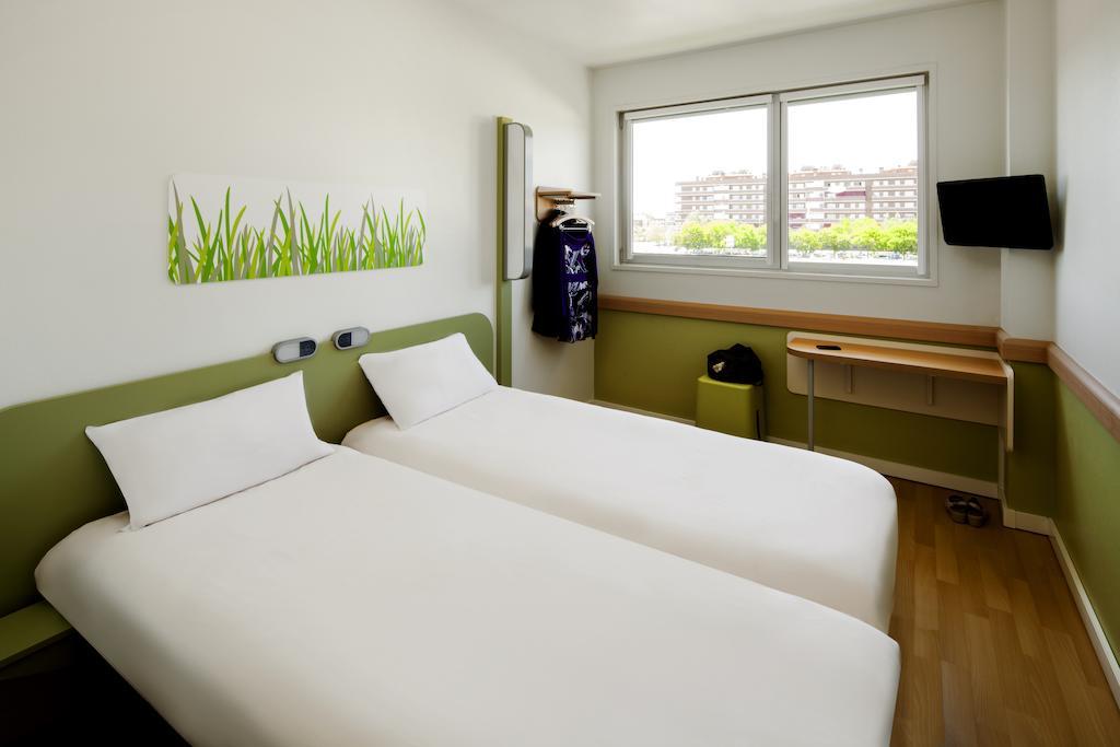 Ibis Budget Barcelona San Andres de la Barca Εξωτερικό φωτογραφία